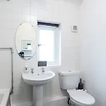 Secure Oasis 3br Sleeps 7 Driveway Near Centre Prázdninový dům Leeds (West Yorkshire)