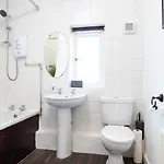 Secure Oasis 3br Sleeps 7 Driveway Near Centre *