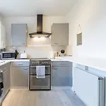 Prázdninový dům Secure Oasis 3br Sleeps 7 Driveway Near Centre Leeds (West Yorkshire)