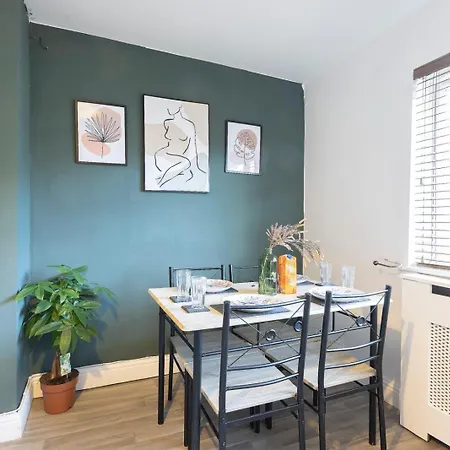 Secure Oasis 3br Sleeps 7 Driveway Near Centre