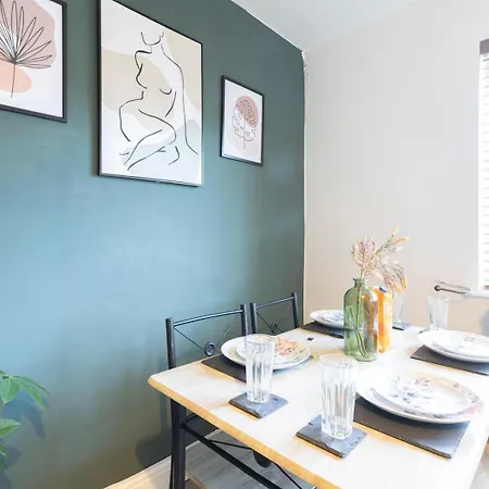 Semesterbostad Bright 3br House Sleeps 7 Driveway Near Centre