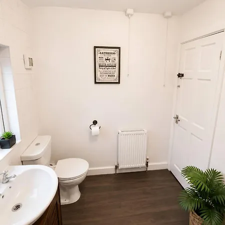 3br Retreat Sleeps 7 Driveway,near Centre *