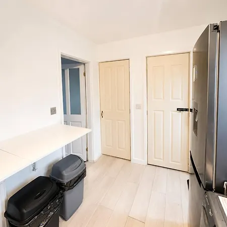 3br Retreat Sleeps 7 Driveway,near Centre