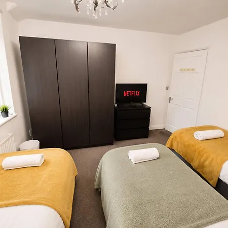 3br Retreat Sleeps 7 Driveway,near Centre * Leeds (West Yorkshire)