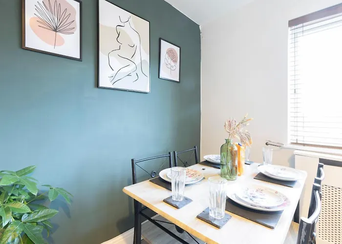 Holiday home Peaceful Oasis 3br Sleeps 7 Driveway Near Centre