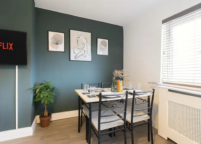 Peaceful Oasis 3br Sleeps 7 Driveway Near Centre Holiday home