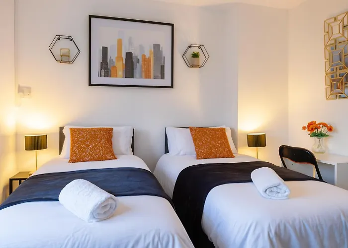 Peaceful Oasis 3br Sleeps 7 Driveway Near Centre Holiday home Leeds (West Yorkshire)