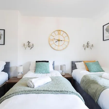 Peaceful Oasis 3br Sleeps 7 Driveway Near Centre Λιντς