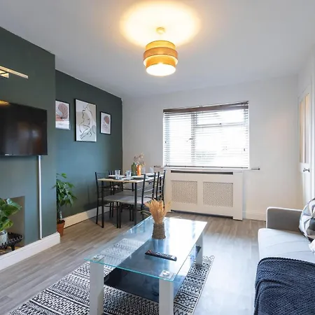 Modern 3Br Home Parking Included Sleeps 7 Будинок відпочинку