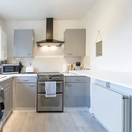 Будинок відпочинку Modern 3Br Home Parking Included Sleeps 7 Лідс
