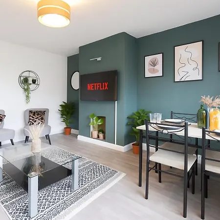 Vakantiehuis Bright 3br House Sleeps 7 Driveway Near Centre Leeds (West Yorkshire)