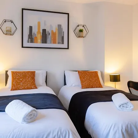 Bright 3br House Sleeps 7 Driveway Near Centre Vakantiehuis Leeds (West Yorkshire)