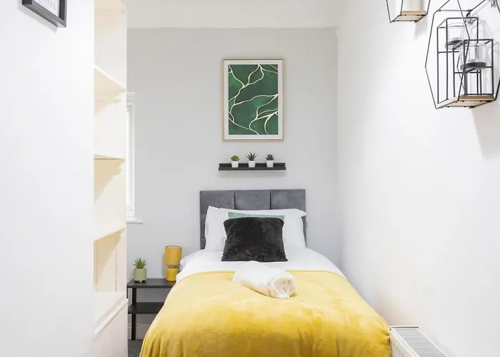 Peaceful Oasis 3br Sleeps 7 Driveway Near Centre * Λιντς